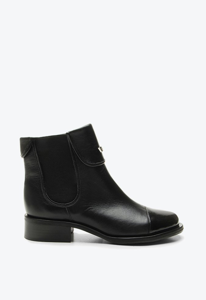 Bota Newport Preto