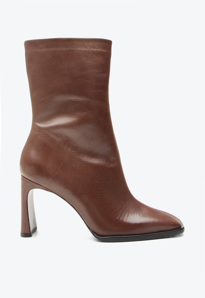 Bota Stella Marrom