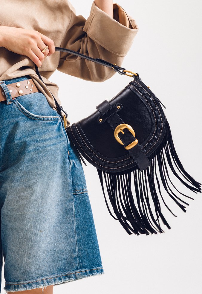 Bolsa Shoulder Hazel Média Preto Franjas | Vicenza