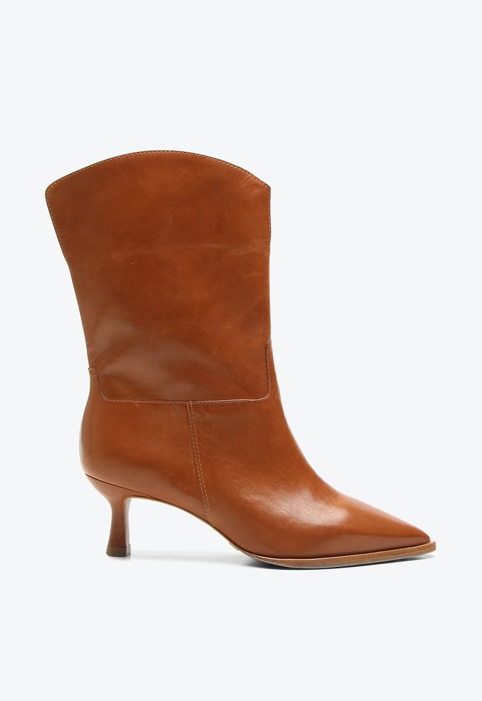 Bota Montreal Marrom