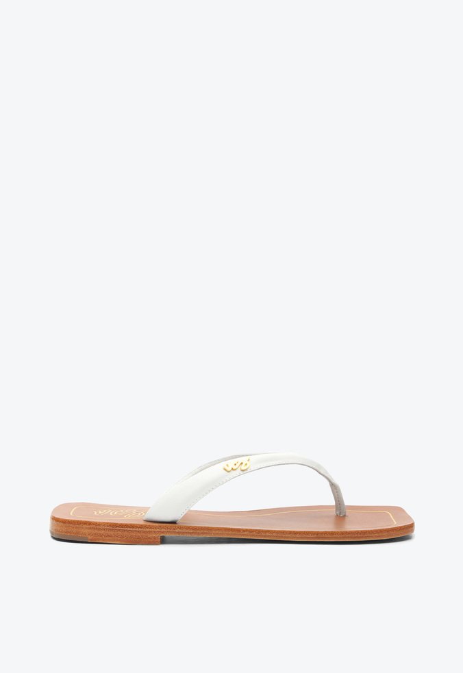 Flat Esther Marrom